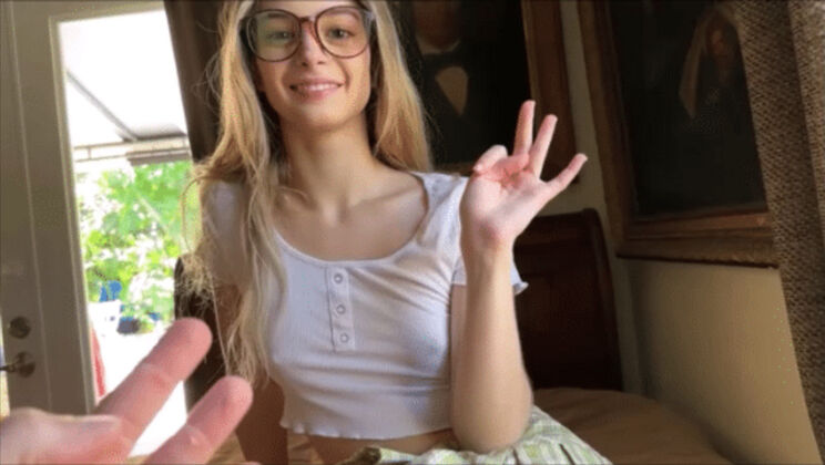 Molly's Secret Stepsister Blowjob