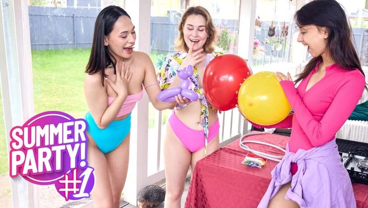 Teen Lesbians Rimming & Fingering at a Party