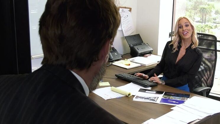 Sarah Jessie’s Pear Ass and Big Tits on Display