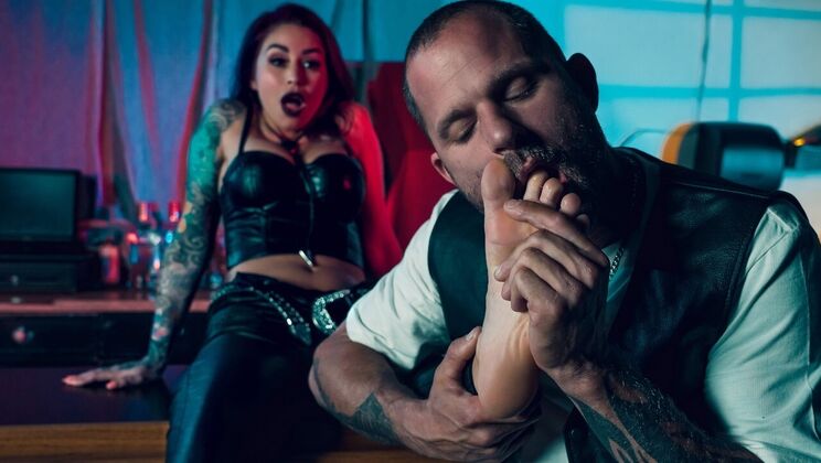 Inside the Grind Bar: Monique Alexander's Sex Scene