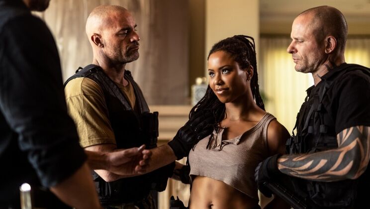 Kira Noir Fucked in Missionary & Reverse Cowgirl - Big Tits, Trimmed Pussy