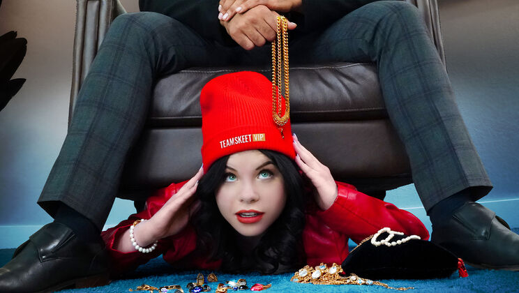 Lola Valentine With Belly Button Piercing Gets Fucked Doggystyle