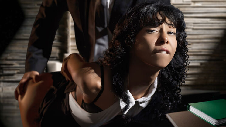 Tiny Body, Big Throat: Cindy Luna Gags on Axl Rey's Cock