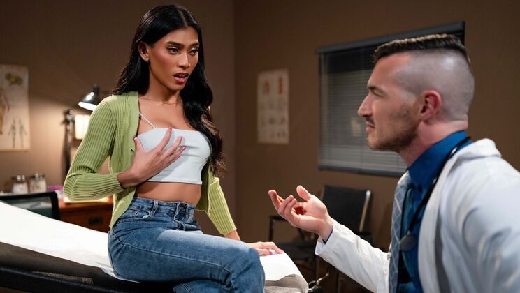 Side Fuck And Missionary With Shemale In Doctor Office
