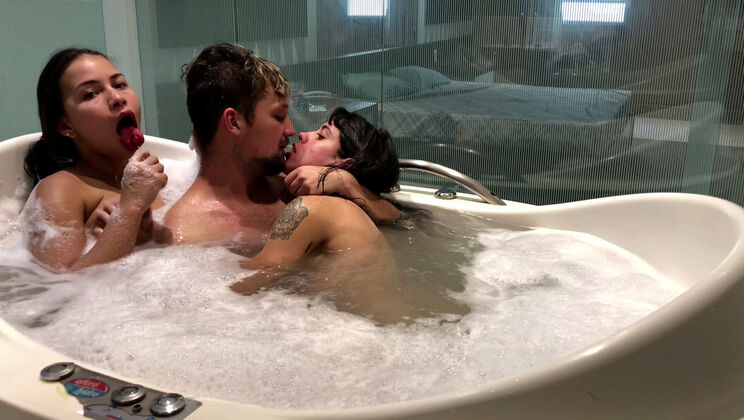 Lick My Lollipop – Hot Bisexual Threesome with Cum on Body