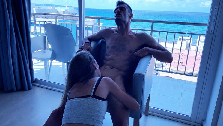 Lucía Moans and Fucks Dylan With Sea View