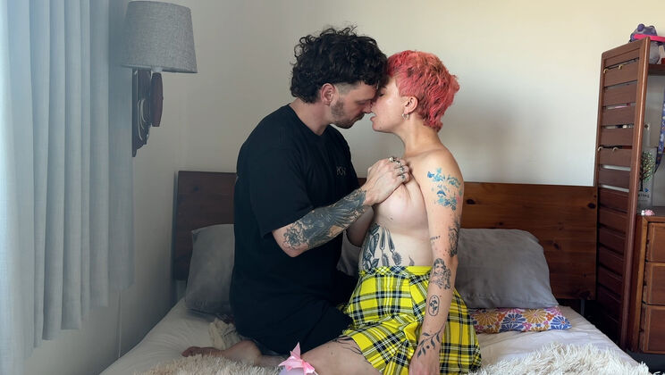Hot Kissing Leads to Blowjob for Jesse & Lola