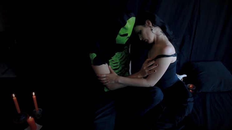 Cuddling Face-to-Face Halloween Special