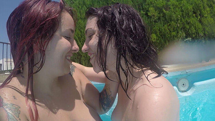 Eva and Sharruska Slippery Wet Outdoor Masturbation and Handjob
