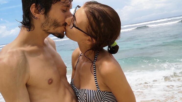 Josh & Evie Bali Vlog: Beach, Bedroom & Anal Sex
