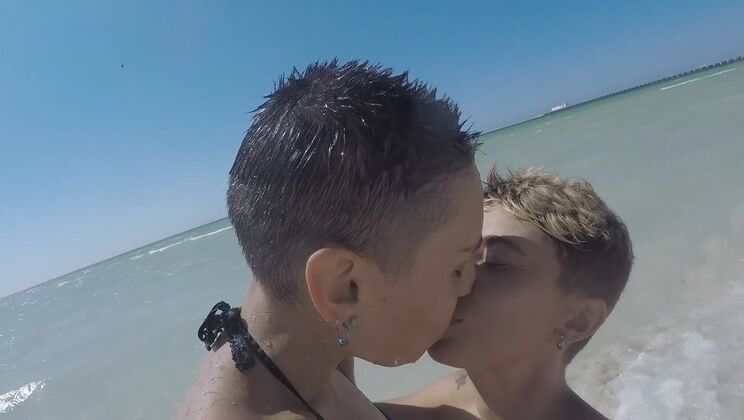 Renata and Emi: Spanish Lesbian Shower Vlog