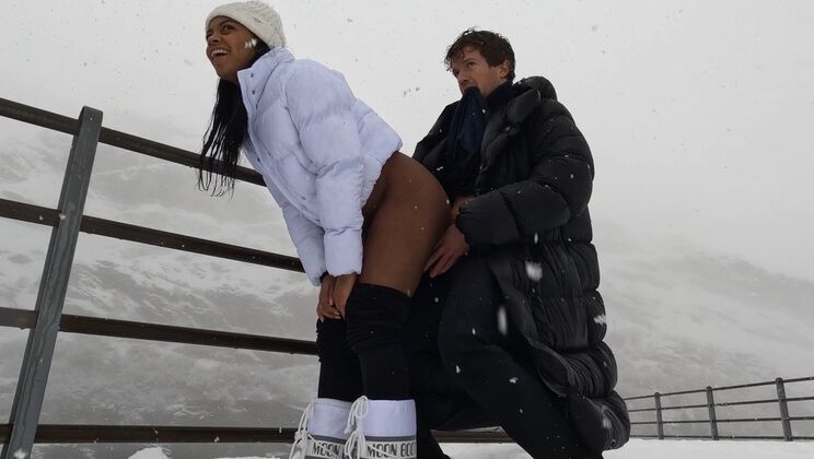 Essel & Sofi Playful Snow Sex and Pussy Licking